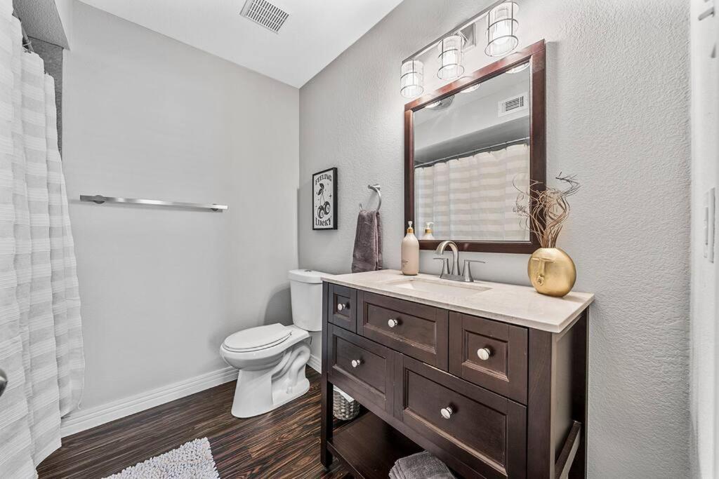 Luxe Condo In City Center Waco Buitenkant foto