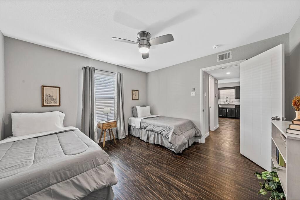Luxe Condo In City Center Waco Buitenkant foto