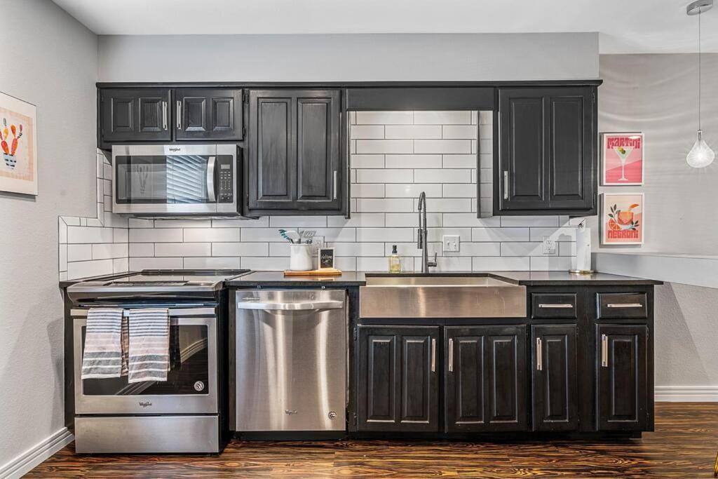 Luxe Condo In City Center Waco Buitenkant foto