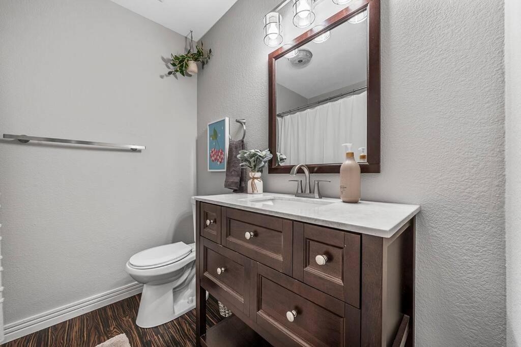 Luxe Condo In City Center Waco Buitenkant foto